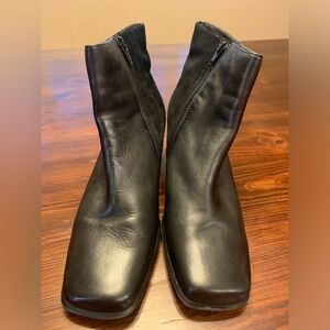 Vintage White Mountain Ankle Boots “Hope”